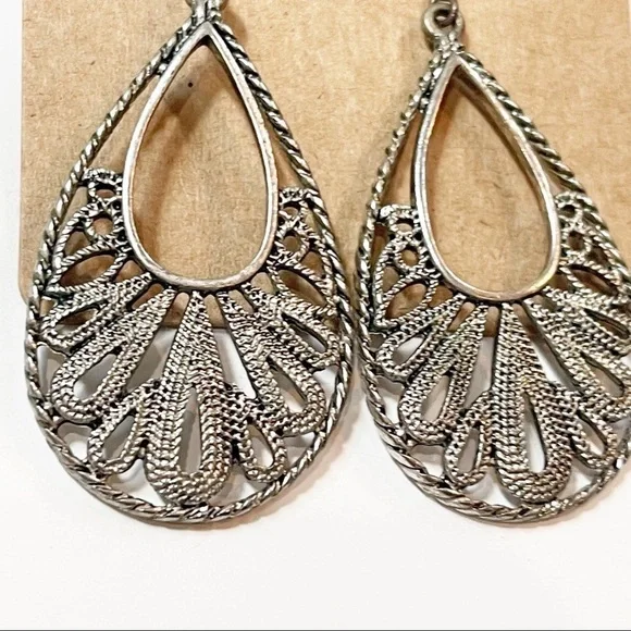 Set of Two Vintage Silver Tone Earrings - Picture 3 of 6